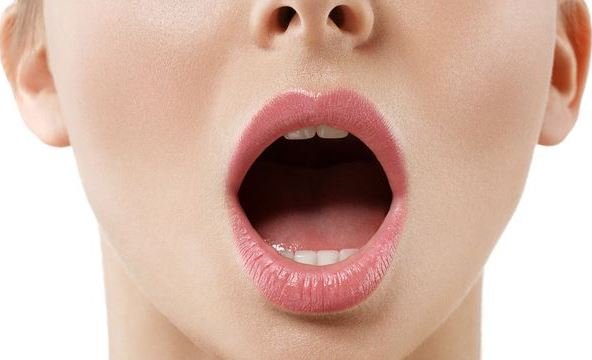 Κακοσμία του στόματος - Γιατί μυρίζουν τα χνώτα;