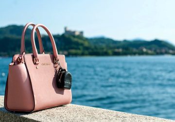 Καλοκαιρινή τσάντα σύμφωνα με τις τελευταίες τάσεις της μόδας