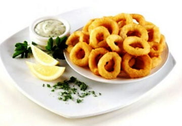 Καλαμαράκια τηγανητά με τζατζίκι