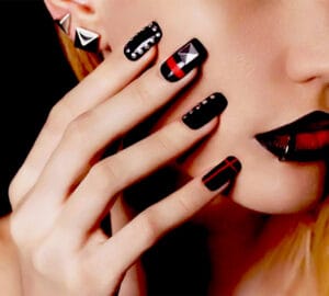 Oi Dark Manicure Táseis tou Cheimóna apó Koryfaíous Nail Artists