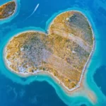 Έρωτας στο Νησί: Όταν η Ζωή Κλείνει Κύκλους και Ανοίγει Καινούργιους