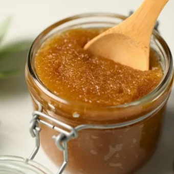 Scrub Σώματος με Κανέλα: Φυσική Απολέπιση για Λείο και Λαμπερό Δέρμα