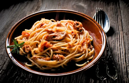 Μακαρονάδα με τόνο Μια συνταγή ζυμαρικών με ψάρι