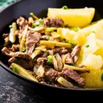 Μοσχαράκι λεμονάτο με Πατάτες Μοσχαράκι λεμονάτο με Πατάτες