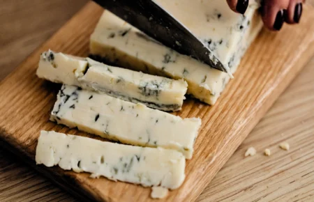 Γκοργκοντζόλα (Gorgonzola): Το Ιταλικό Μπλε Τυρί