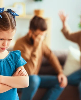 Η Βίκυ Τσιανίκα συναντά τον Δημήτρη Οικονομίδη